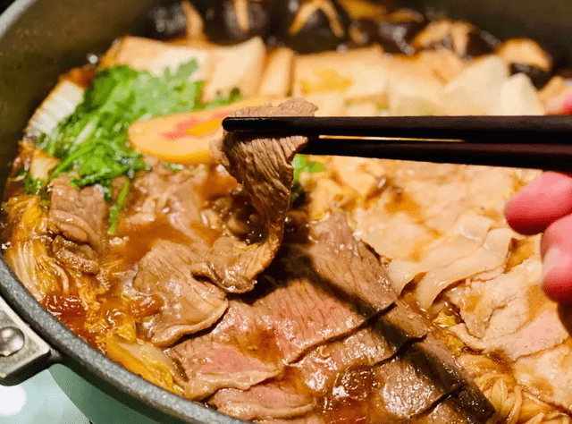 叔教你酱汁调法只需几样食材比卖的好吃pg电子试玩平台日式寿喜锅轻松做大(图5)